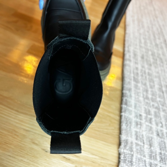GANNI Black Leather Lug-Sole Mid Chelsea Boot Green sole 38 7.5 - Picture 9 of 10
